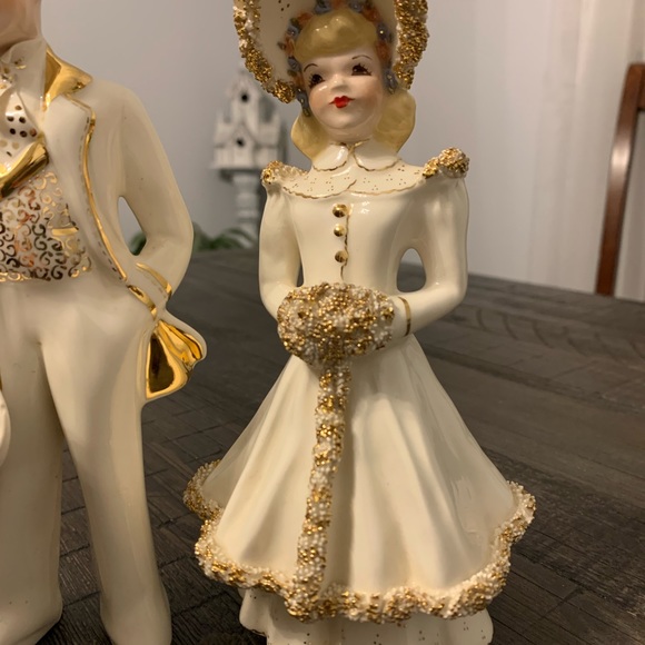 David and Betsy-White With Gold Trim-Blonde Hair - Picture 3 of 11